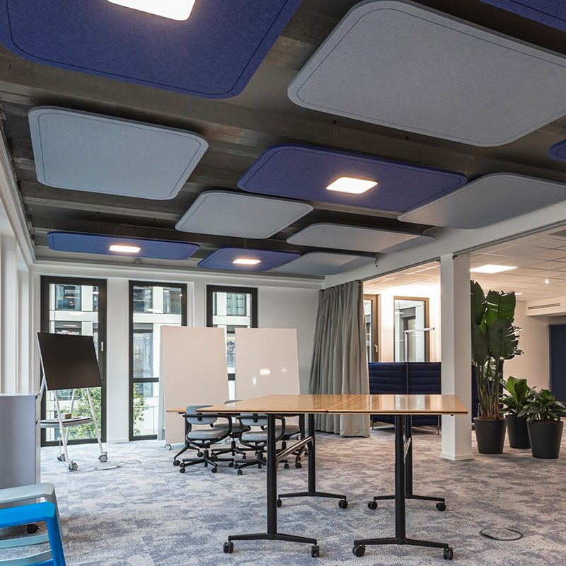 Moderne design akustisk panel afskærmer lydabsorberende og miljøvenlig polyesterfiberpladeform til træningsbrug Moderne design akustisk panel afskærmer lydabsorberende og miljøvenlig polyesterfiberpladeform til træningsbrug